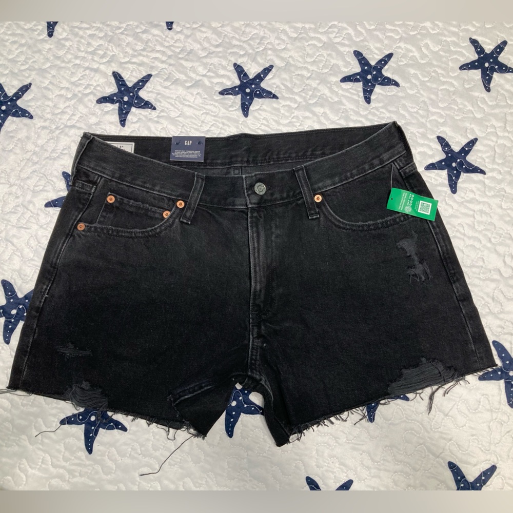Gap Women’s Black Wash-well distressed shorts